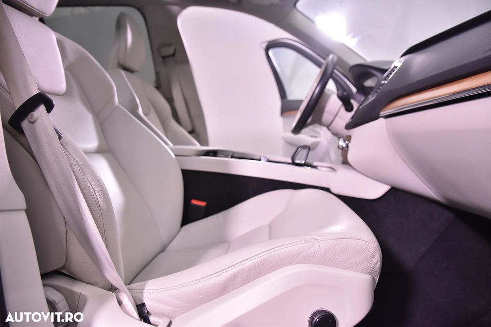 Volvo XC 90 D5 AWD Momentum - 11