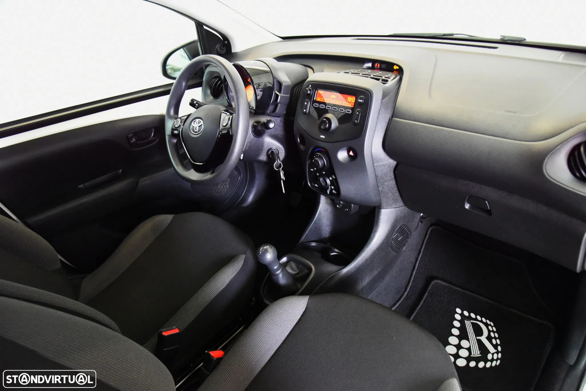 Toyota Aygo x-play Eco - 19