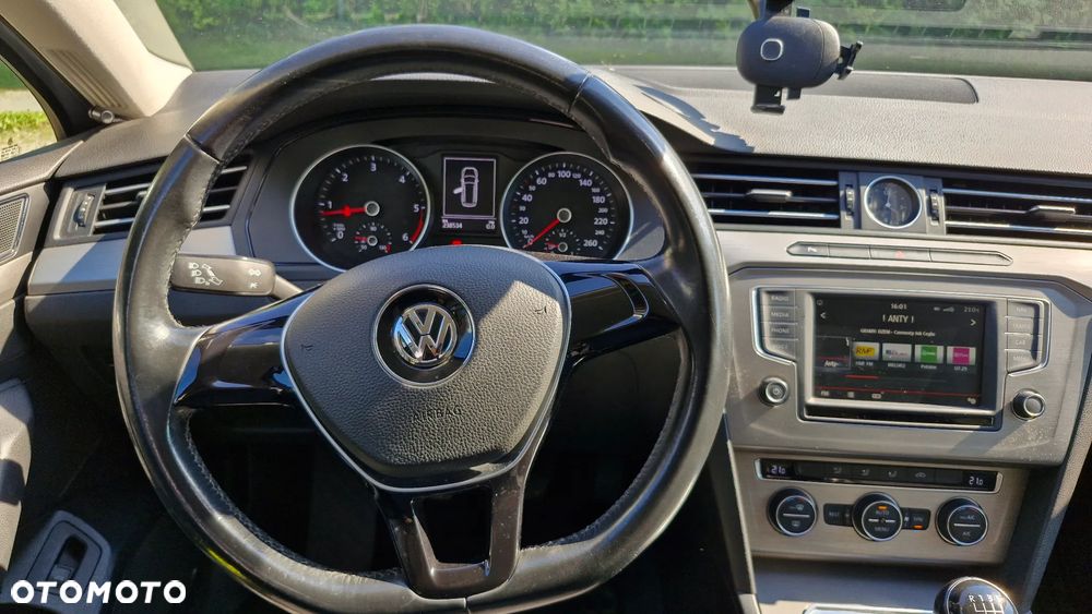 Volkswagen Passat 2.0 TDI BMT Trendline - 16