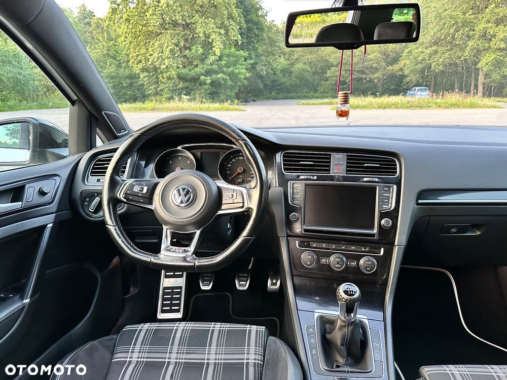 Volkswagen Golf - 18