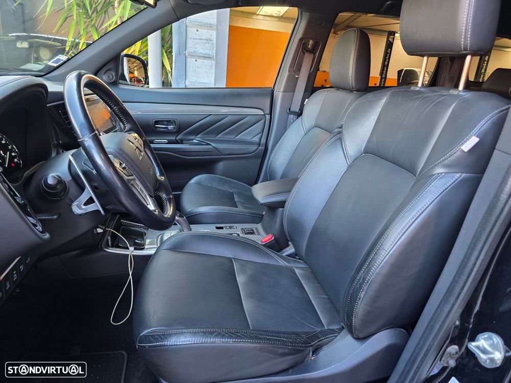 Mitsubishi Outlander - 12