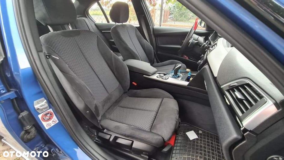 BMW Seria 3 320d xDrive - 11