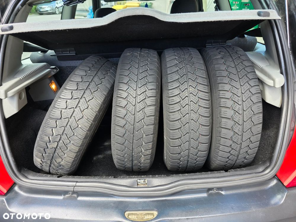 Renault Clio 1.2 16V Arctica - 12
