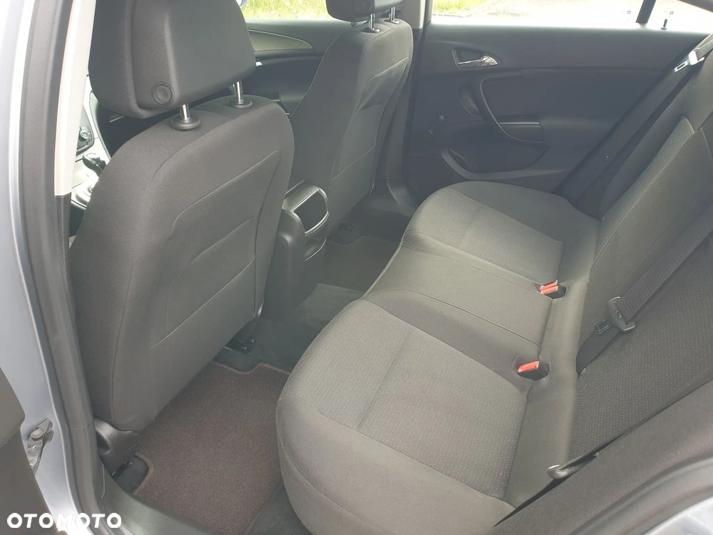 Opel Insignia - 12