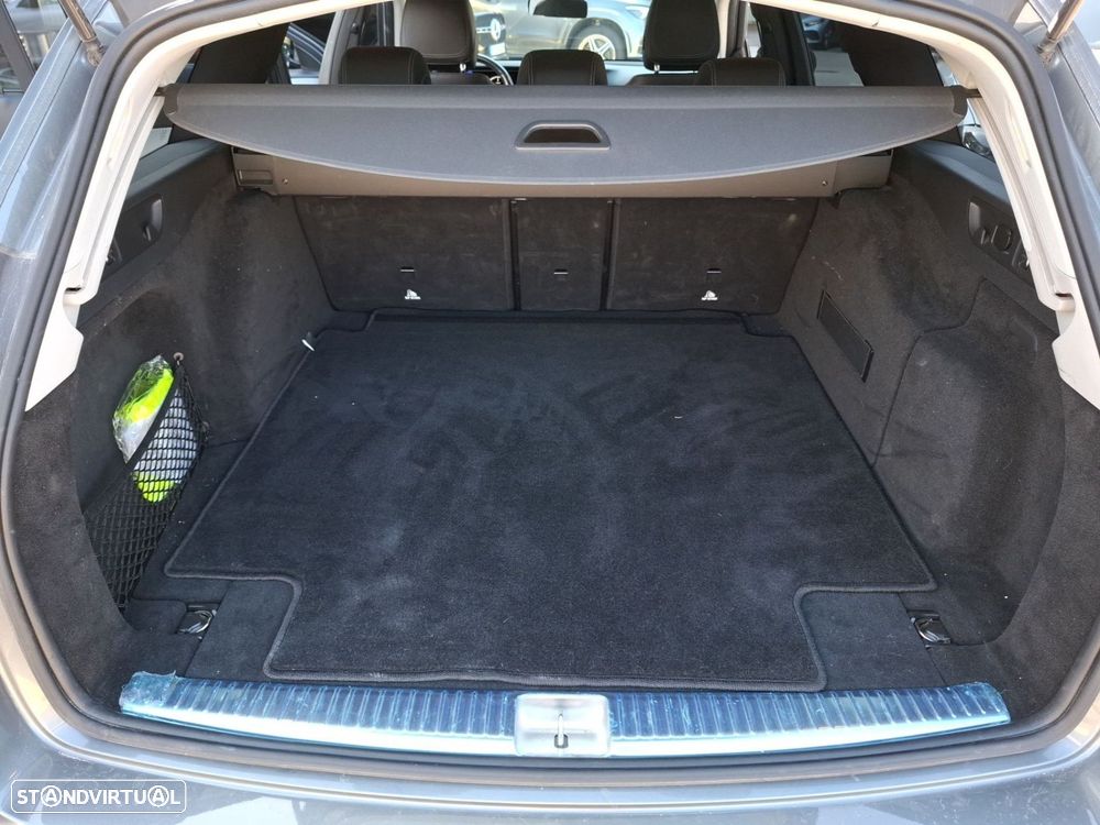 Mercedes-Benz E 220 d Avantgarde - 28