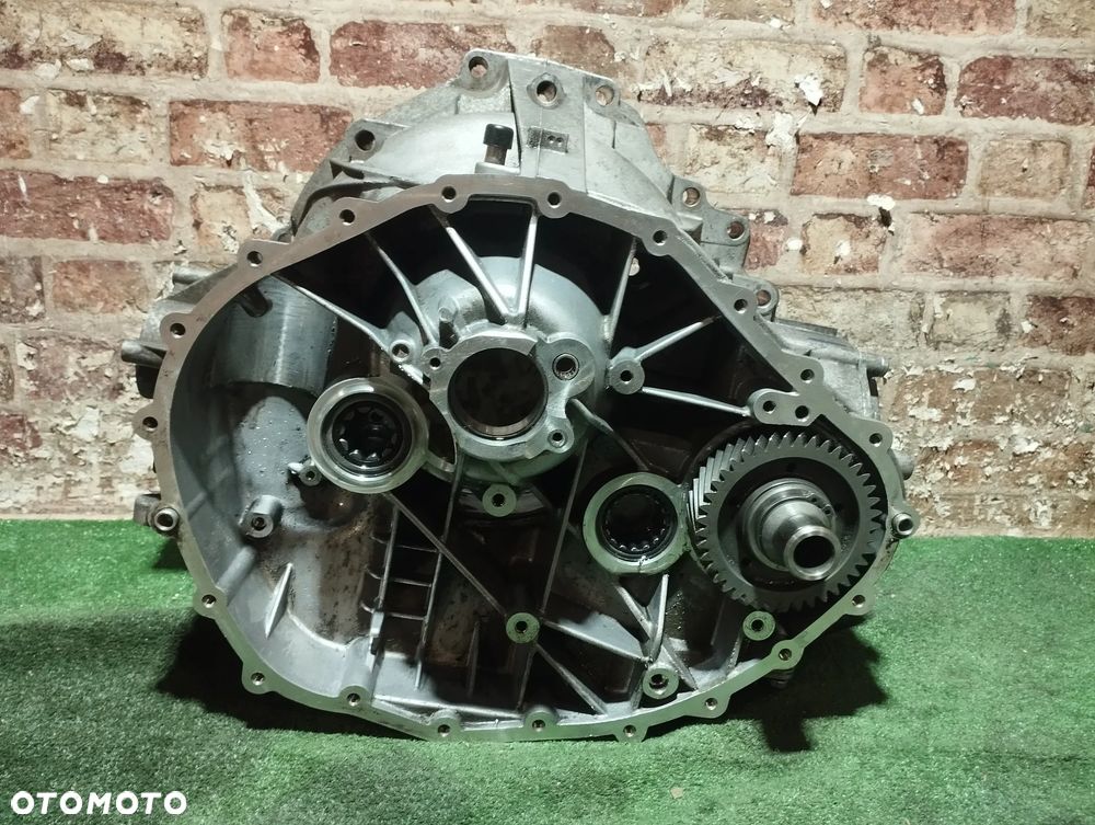 OBUDOWA DZWON SKRZYNI BIEGÓW MULTITRONIC 0AW301103R AUDI 2.0 TDI KOD: PCG - 7