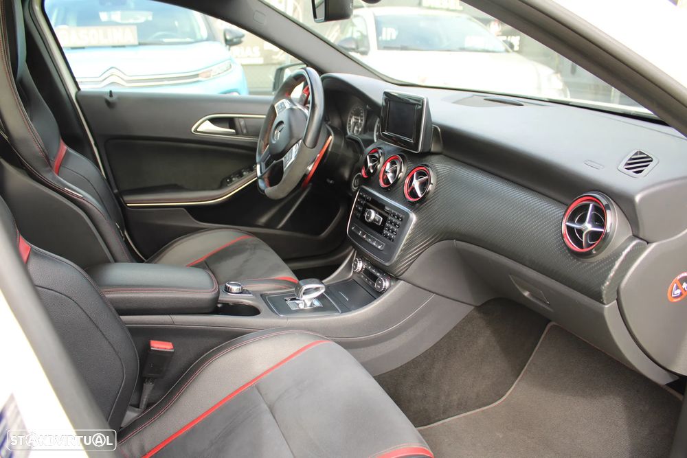 Mercedes-Benz A 45 AMG 4-Matic - 32