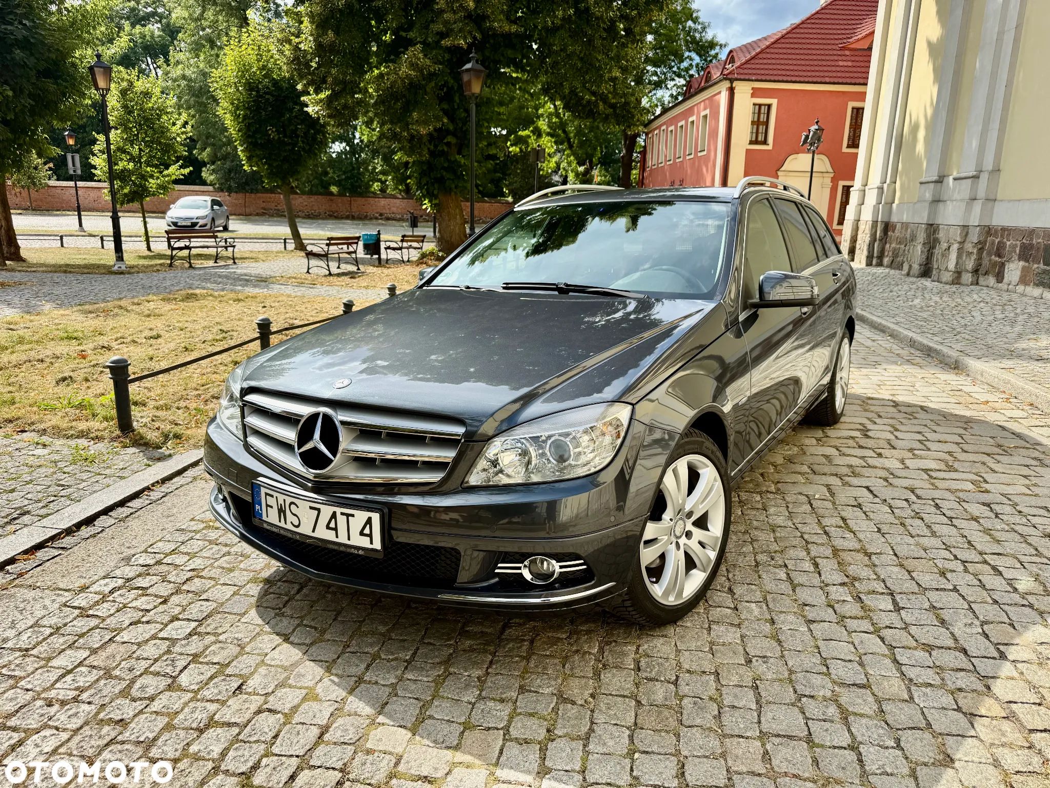 Mercedes-Benz Klasa C 250 CGI T Automatik BlueEFFICIENCY Avantgarde - 1