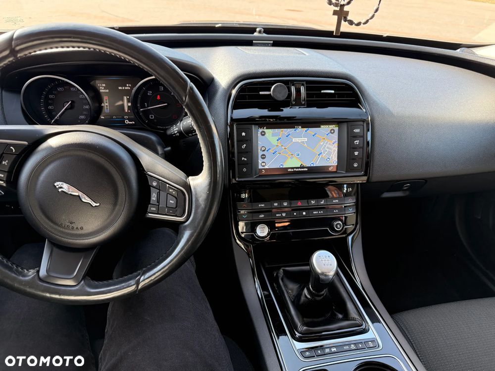 Jaguar XE 2.0 D Pure - 15