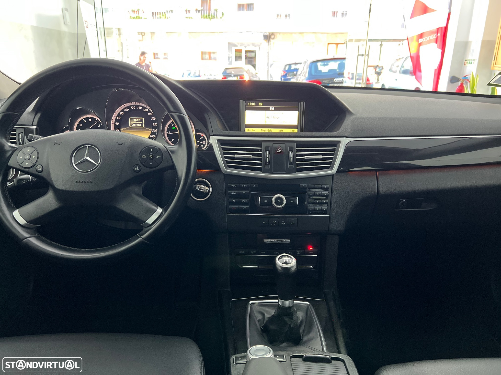 Mercedes-Benz E 250 CDi Avantgarde BlueEfficiency - 12