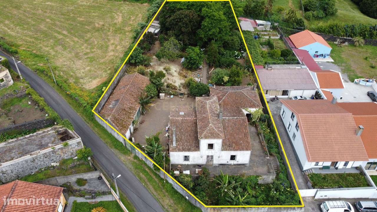 Moradia T4 de Estilo Senhorial na Vila de Capelas. - Grande imagem: 2/42