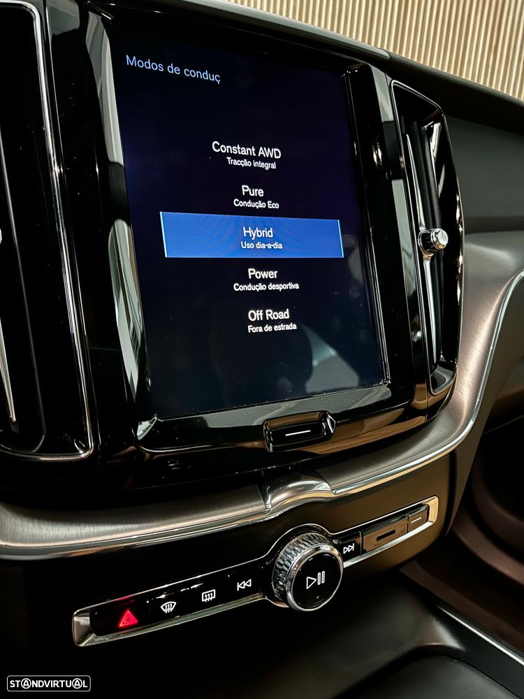 Volvo XC 60 2.0 T8 PHEV Momentum Plus AWD - 14