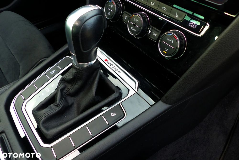 Volkswagen Passat 2.0 TDI SCR 4Mot DSG Highline - 11