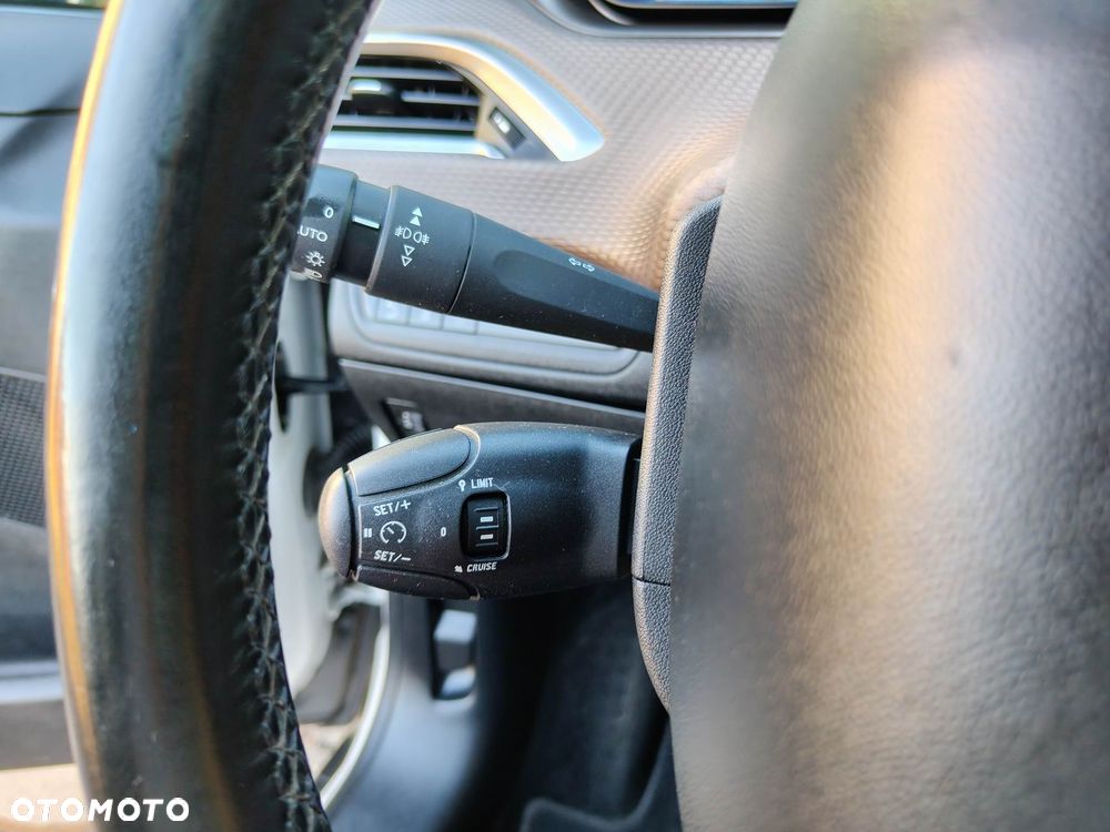 Peugeot 2008 PureTech 110 Stop&Start Allure - 33