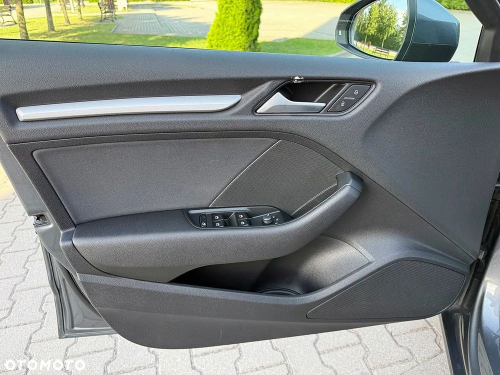 Audi A3 Sportback 1.6 TDI S line Sportpaket - 22