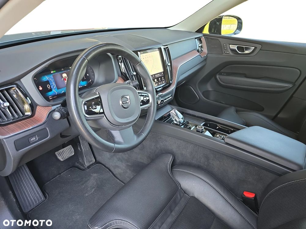Volvo XC 60 B4 D AWD Plus Dark - 10