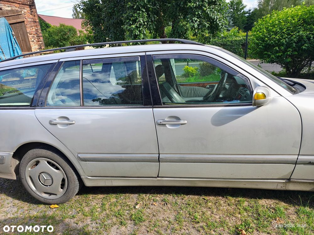 Mercedes-Benz Klasa E 320 T CDI Avantgarde - 3