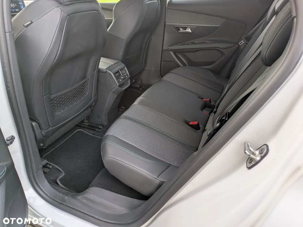 Peugeot 3008 BlueHDi 130 Stop & Start EAT8 Allure - 17