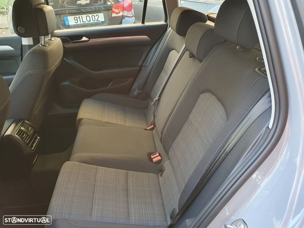 VW Passat Variant 2.0 TDI Business DSG - 9
