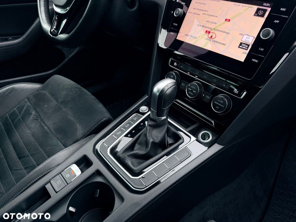 Volkswagen Passat - 14