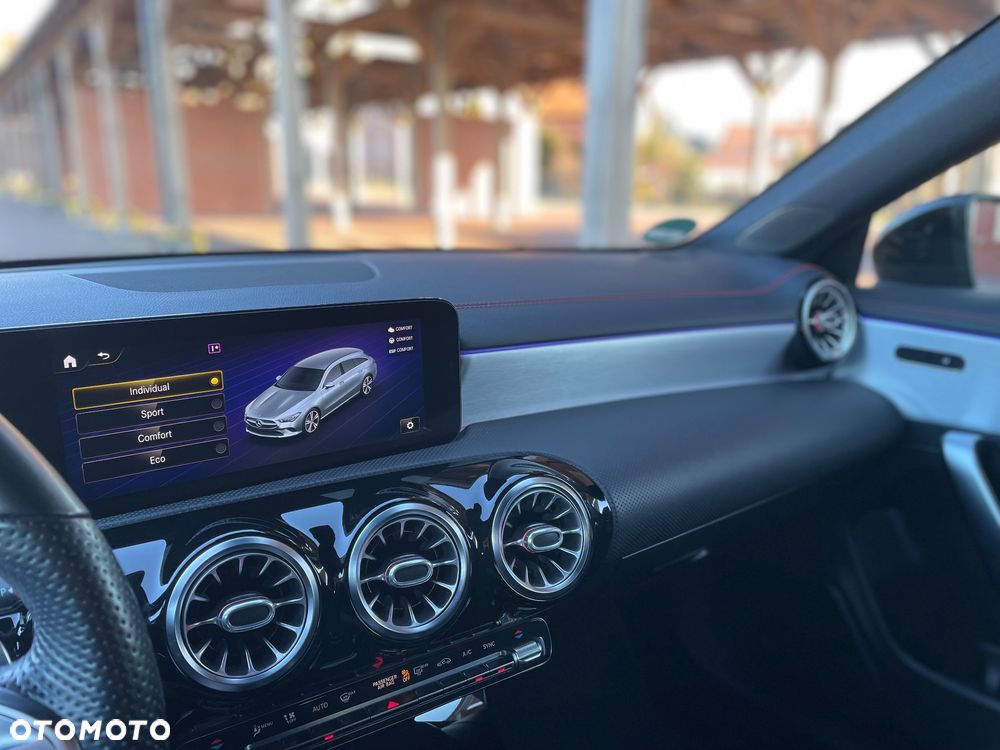 Mercedes-Benz CLA 200 7G-DCT AMG Line - 17