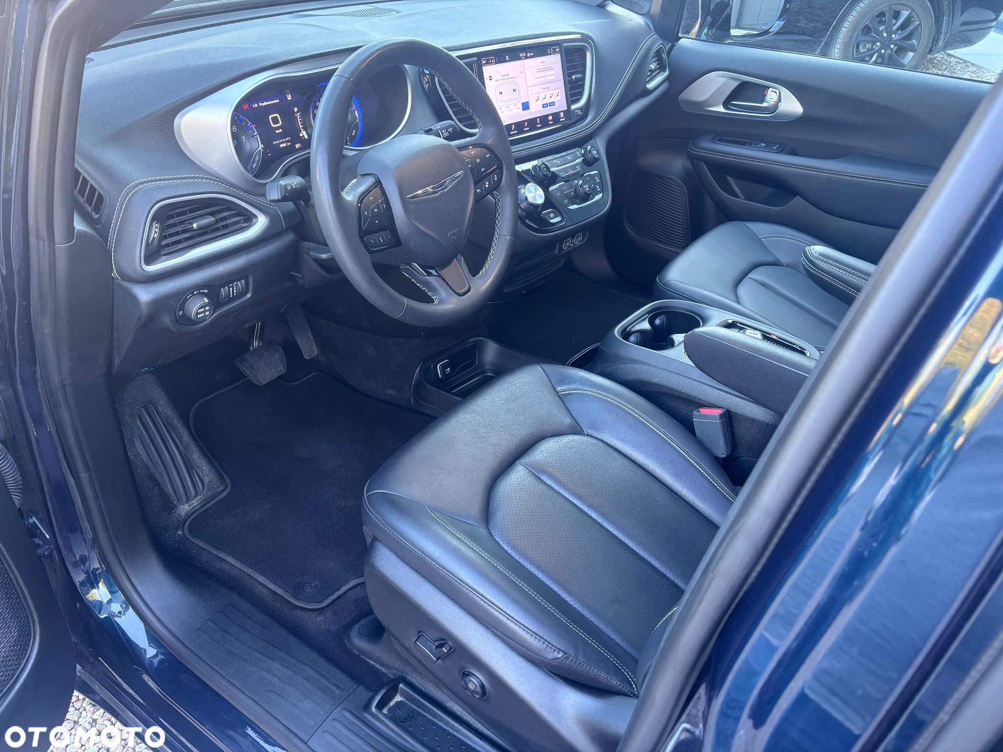 Chrysler Pacifica - 17