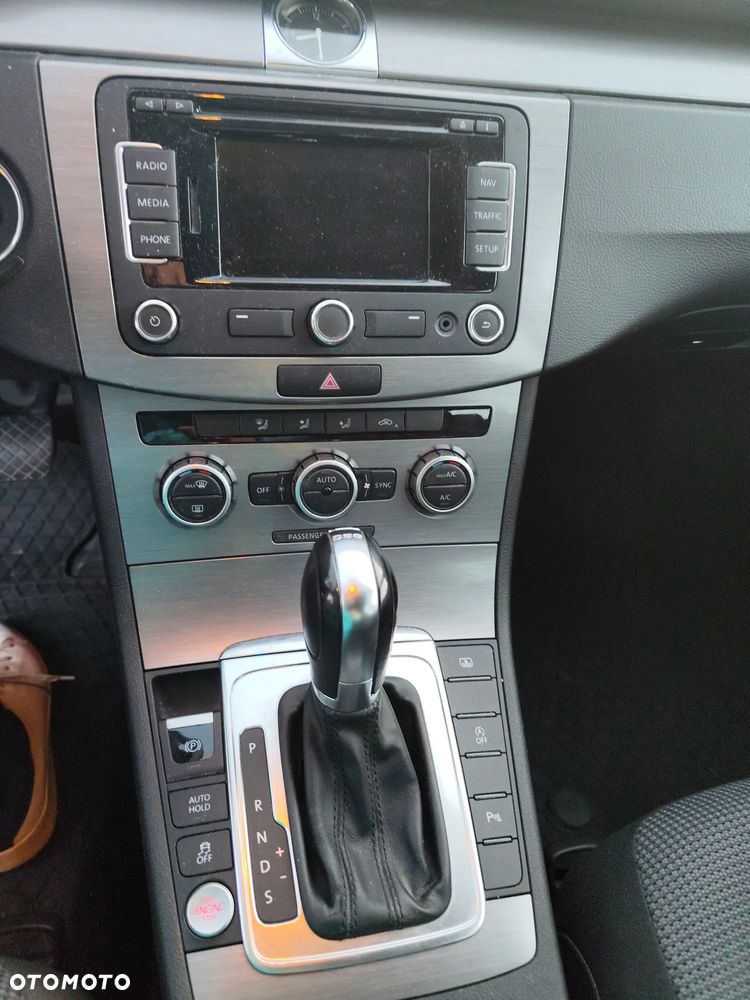 Volkswagen Passat 2.0 TDI Comfortline DSG - 5