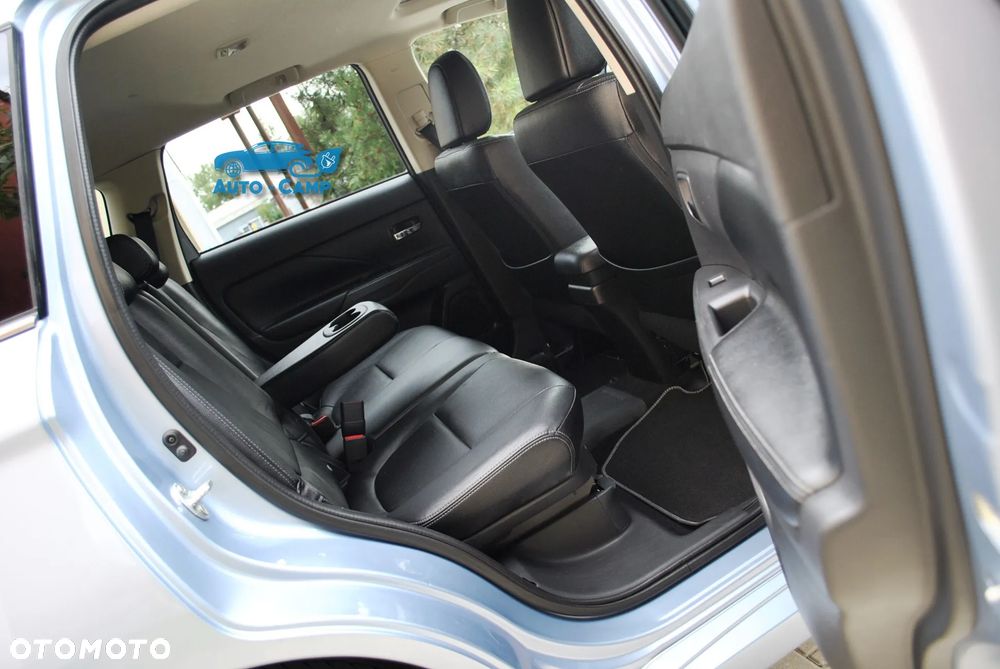 Mitsubishi Outlander Instyle NAVI + - 24