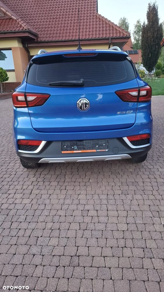 MG ZS - 8