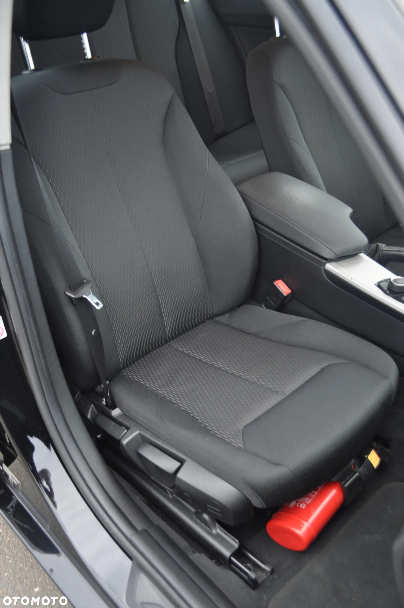 BMW Seria 3 318i - 23