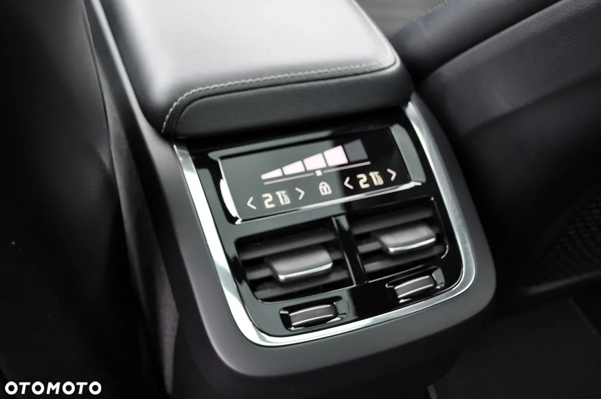 Volvo XC 60 D4 SCR AWD R-Design - 34