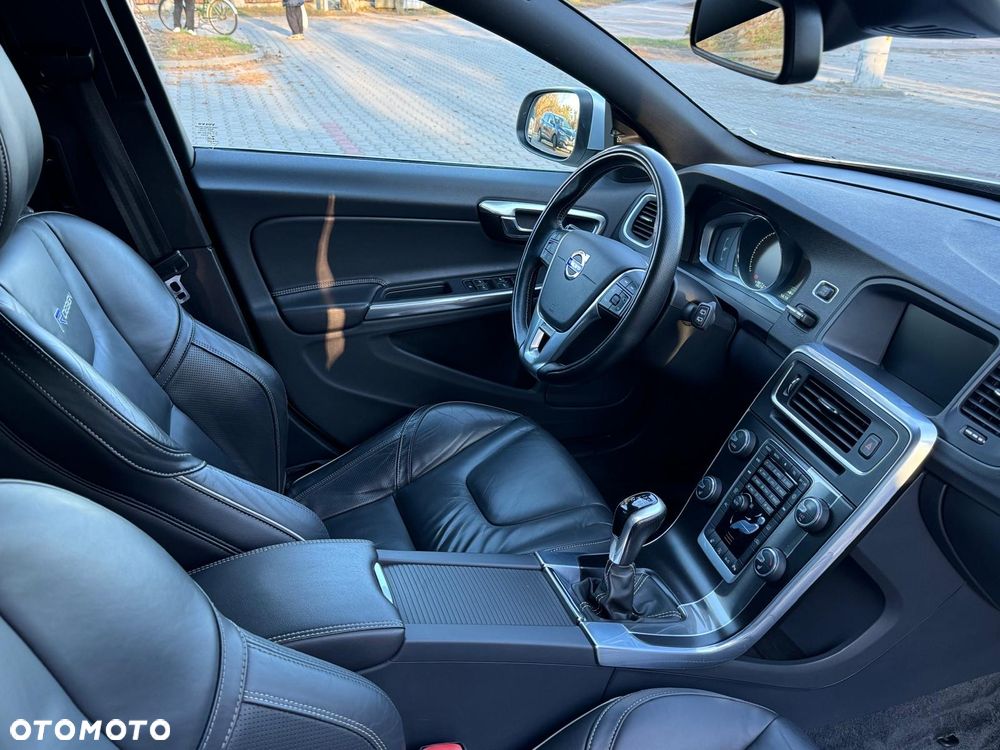 Volvo V60 D4 Drive-E R-Design Summum - 28