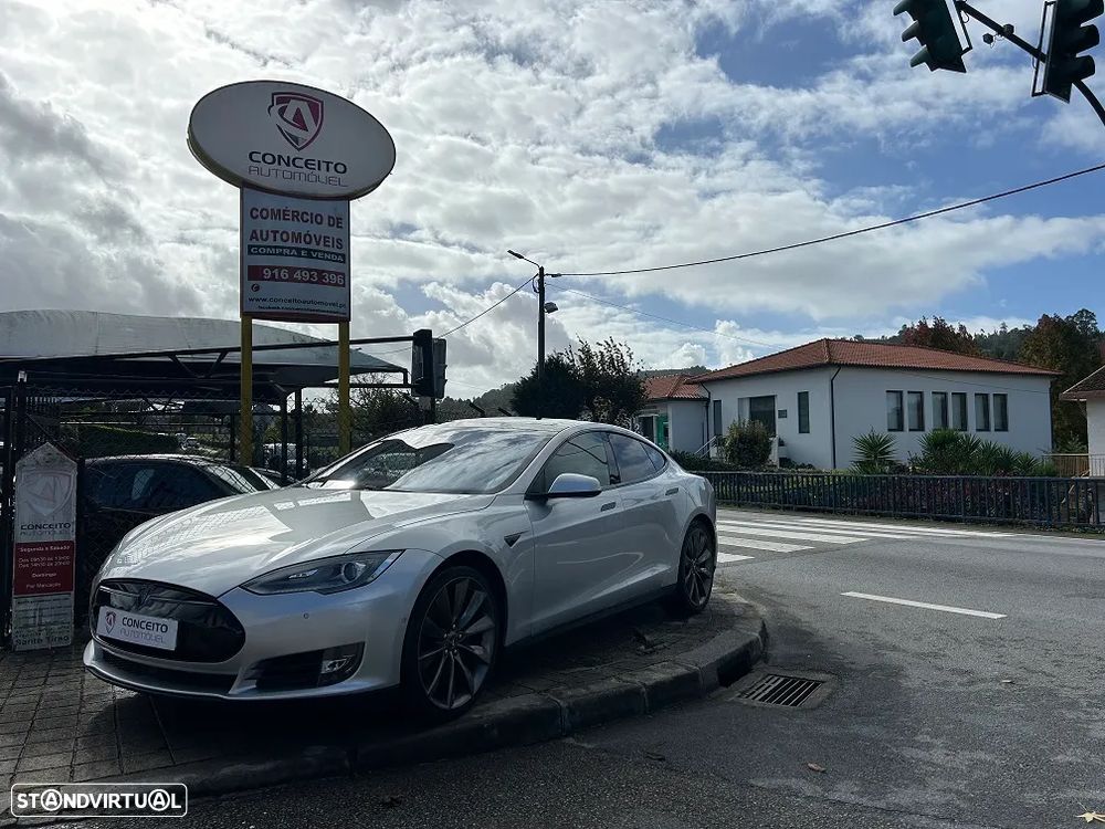 Tesla Model S - 1