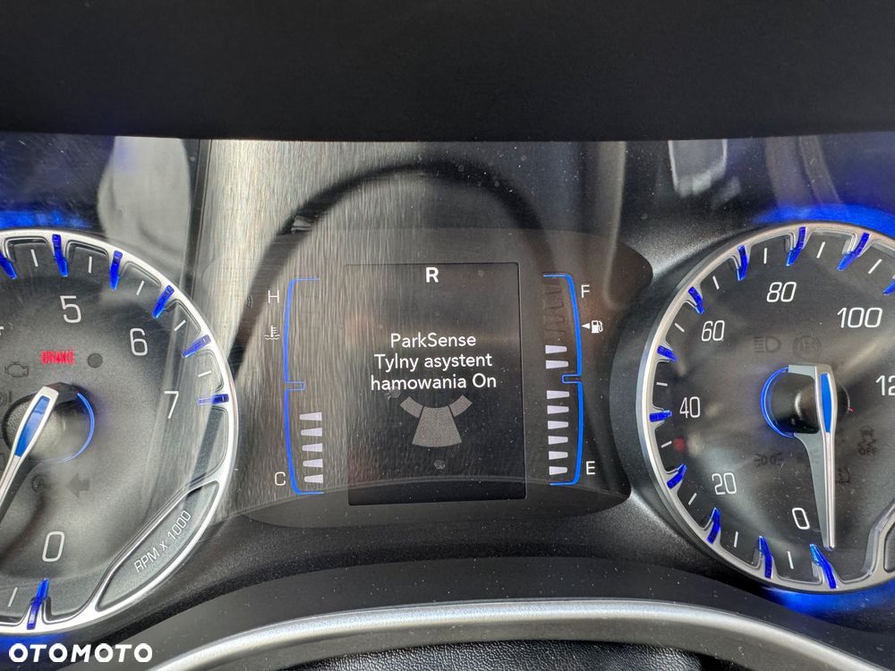 Chrysler Pacifica - 16