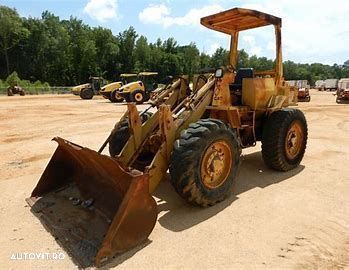 Dezmembrare utilaj de constructii CATERPILLAR 910 - 1