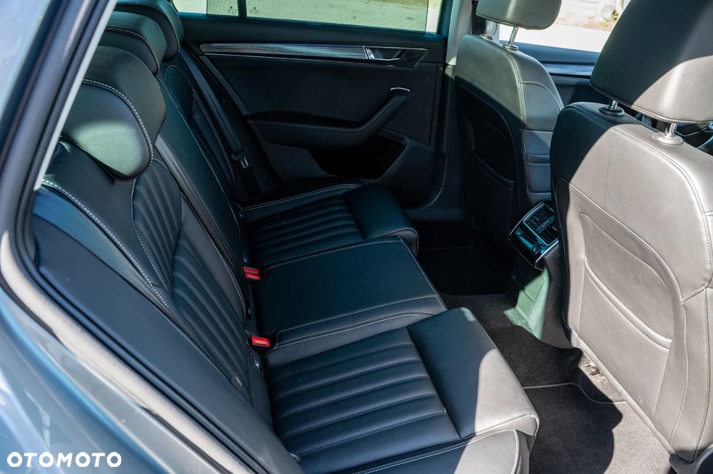 Skoda Superb 2.0 TDI DSG Premium Edition - 13