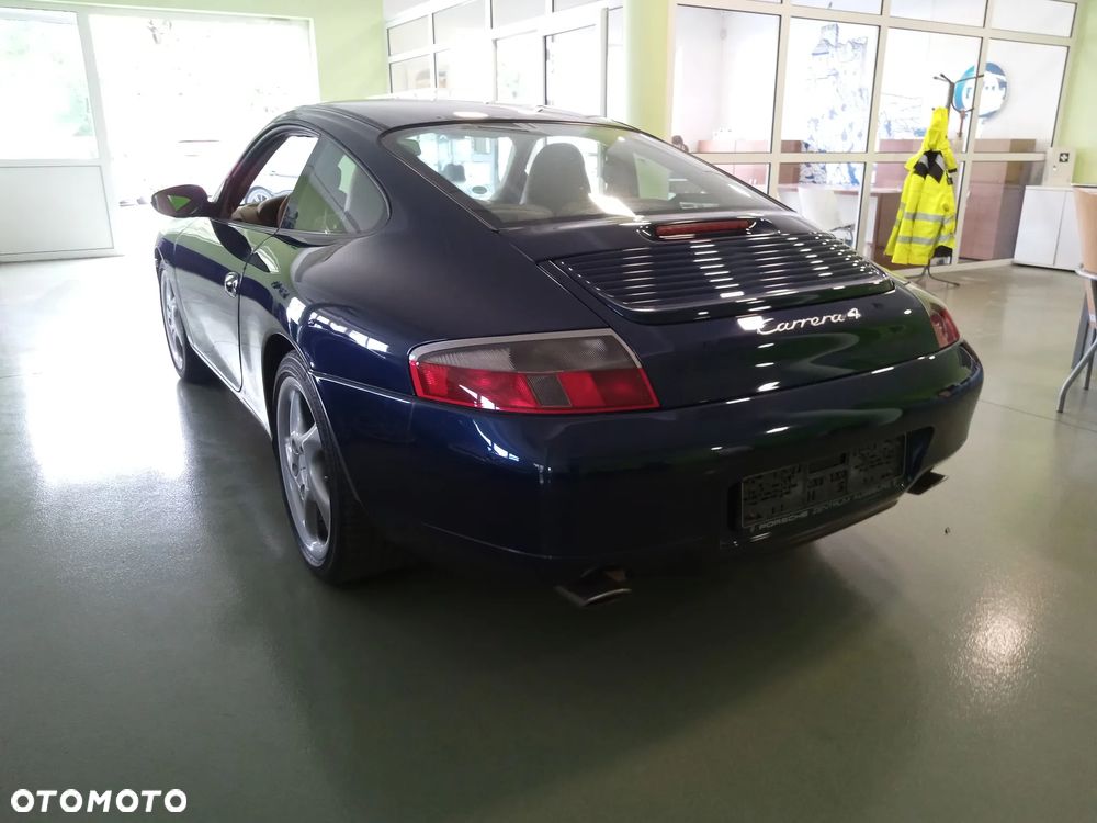 Porsche 911 Carrera 4 - 4