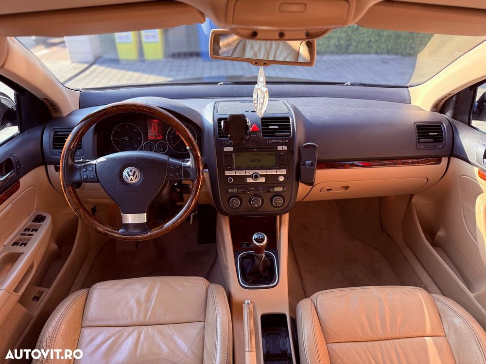 Volkswagen Jetta 2.0 TDI Comfortline - 4