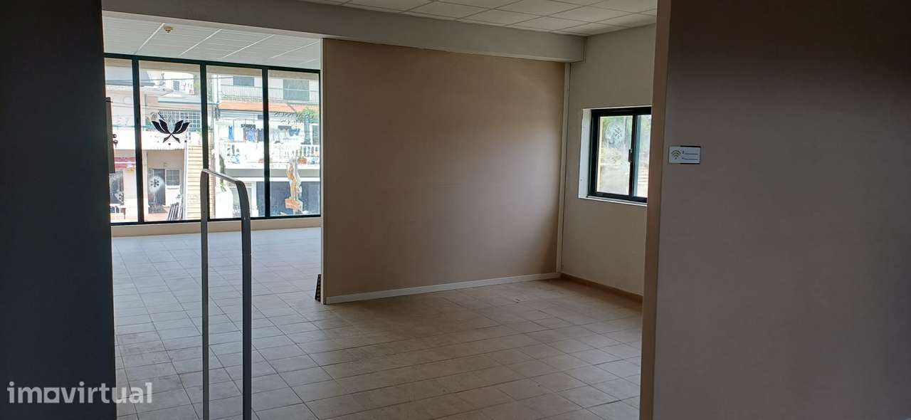 ARRENDA-SE LOJA / ESPAÇO COMERCIAL COM 241,55 m² – RECAREI, PAREDES - Grande imagem: 4/22