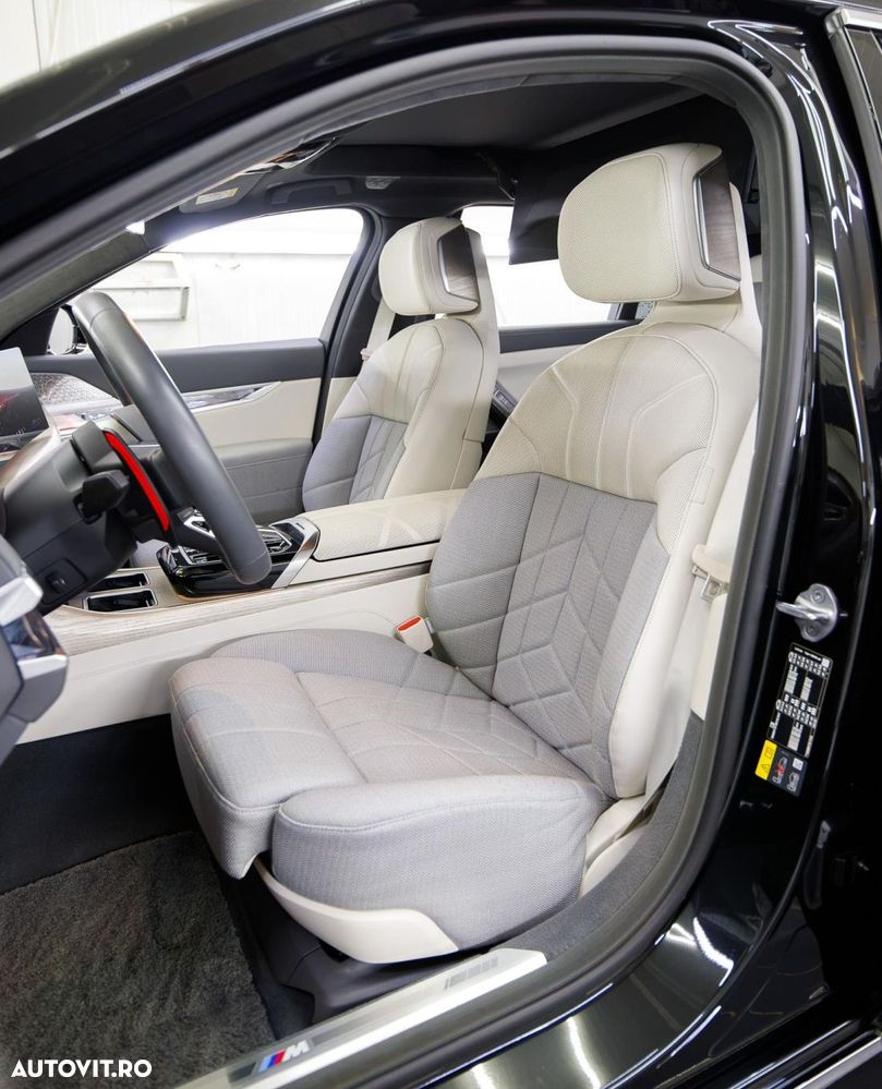 BMW M7 M760e xDrive AT PHEV - 12
