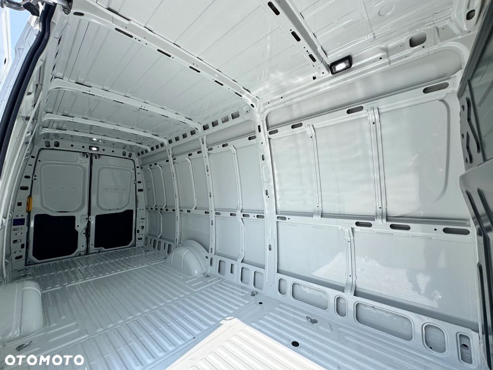 Iveco Daily Furgon L4H2 16m3 dostępny od ręki, manual - 9
