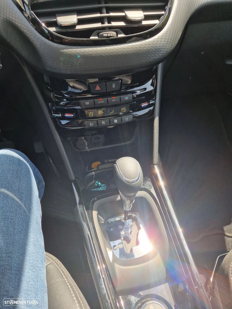 Peugeot 2008 PureTech 110 GPF Stop&Start EAT6 Allure - 8