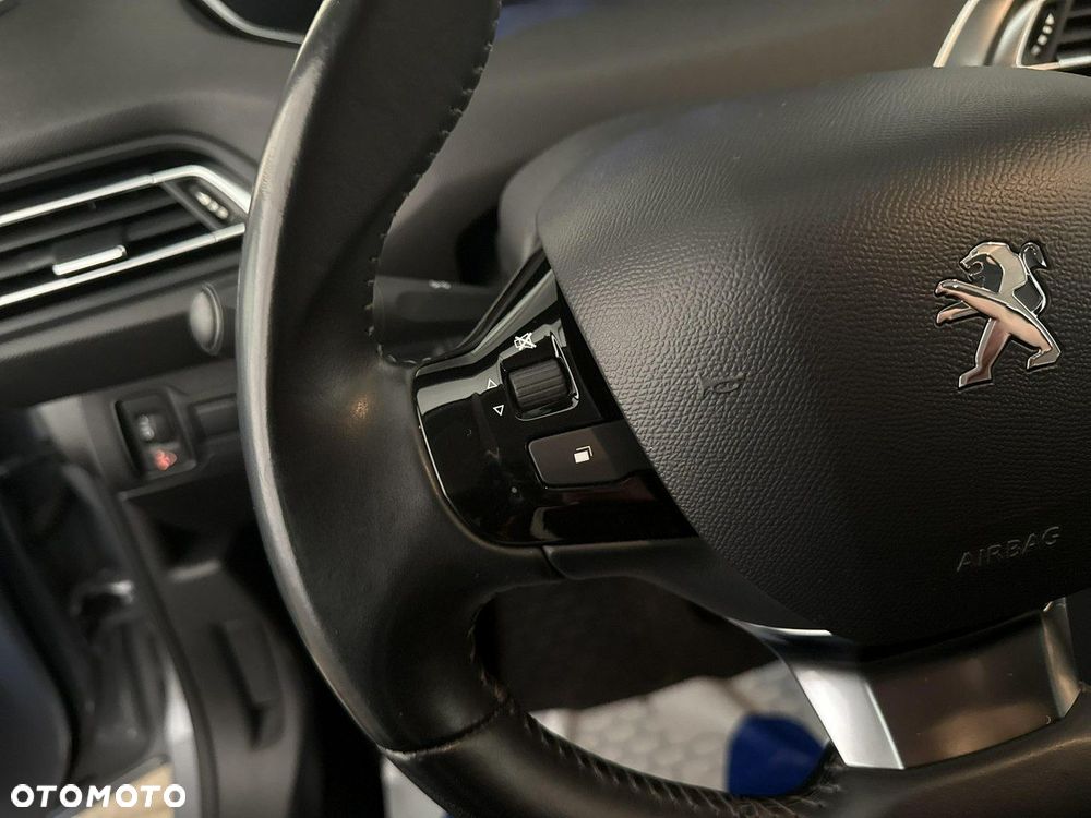 Peugeot 308 - 25