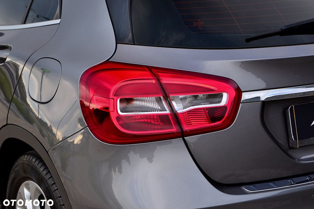 Mercedes-Benz GLA 200 Urban - 14