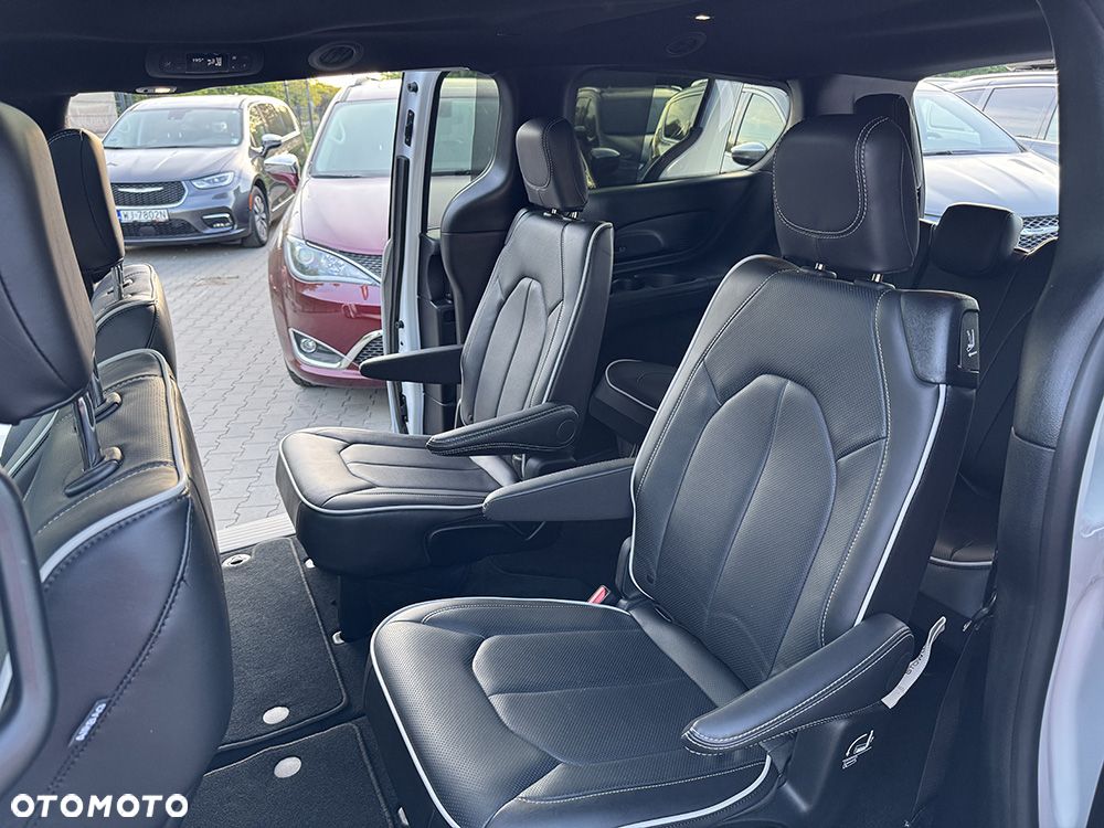 Chrysler Pacifica - 35
