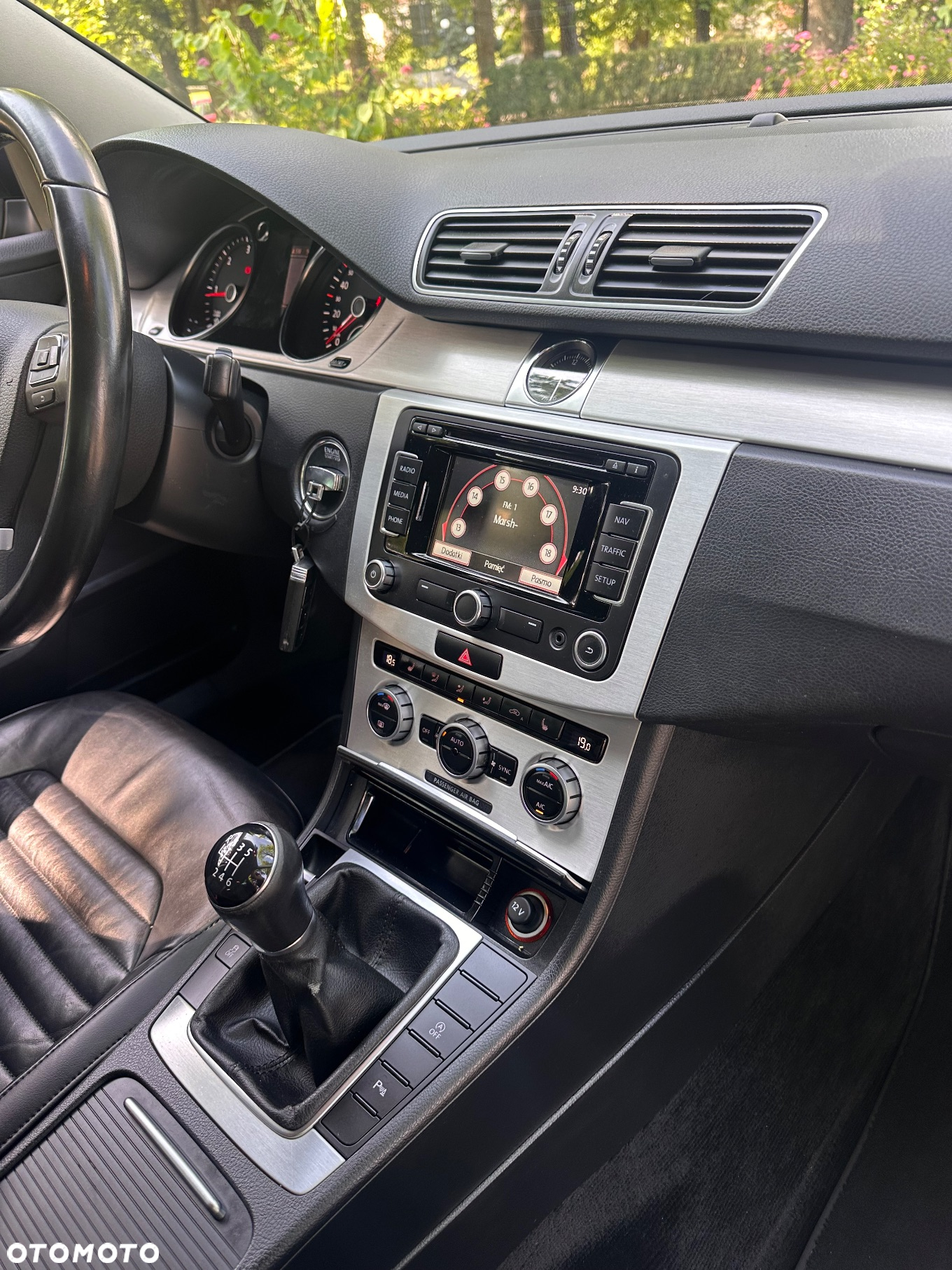 Volkswagen Passat Variant 2.0 TDI BlueMotion Technology R-Line - 24