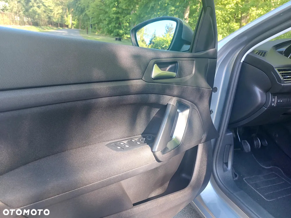 Peugeot 308 SW 1.2 PureTech Allure S&S - 11