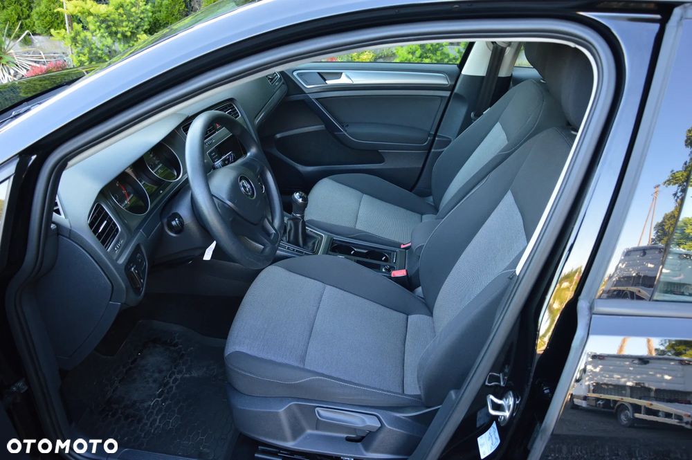 Volkswagen Golf - 23