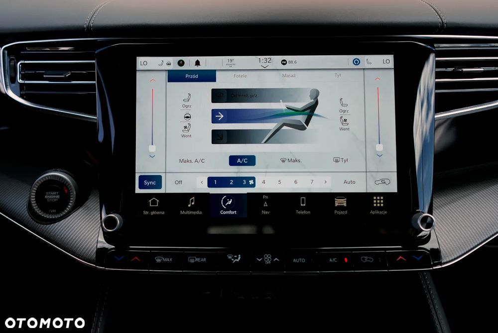 Jeep Grand Wagoneer - 35