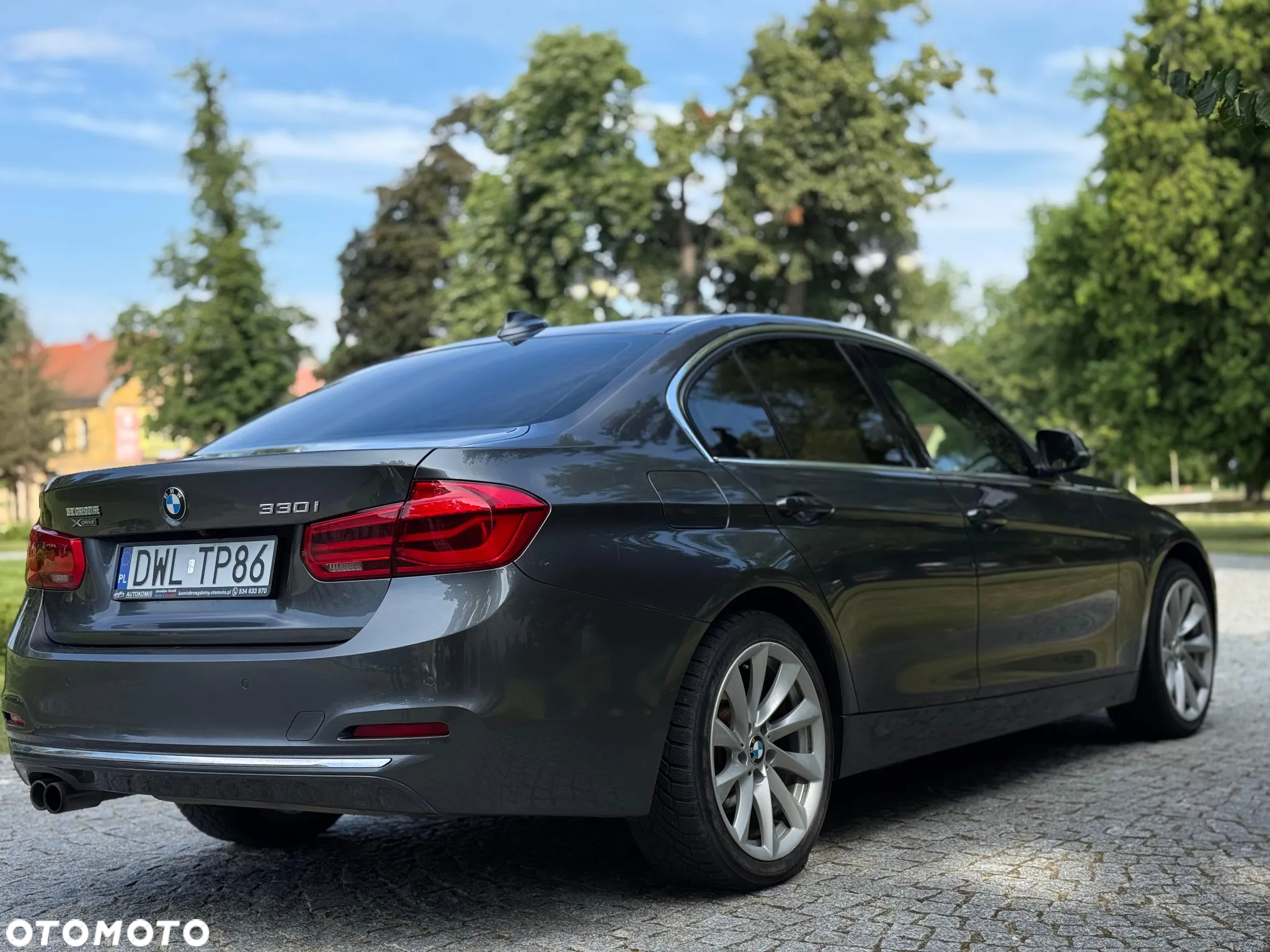 BMW Seria 3 330i - 25